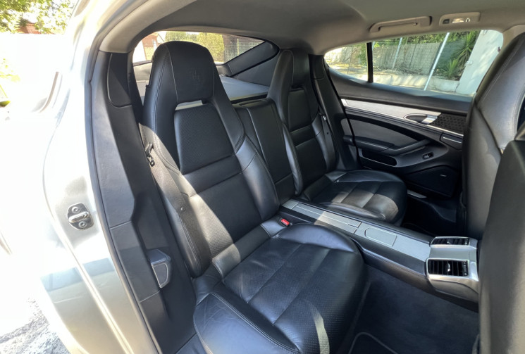 Porsche Panamera V6 3.0 D 250 Tiptronic / Suivi Porsche / Toit Ouvrant / Caméra / Bose / Attelage 
