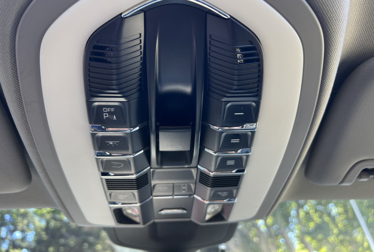 Porsche Panamera V6 3.0 D 250 Tiptronic / Suivi Porsche / Toit Ouvrant / Caméra / Bose / Attelage 