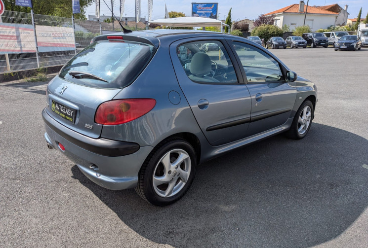 Peugeot 206  1.6 i 16V 110  / IDEAL JEUNE CONDUCTEUR / GARANTIE 12 MOIS