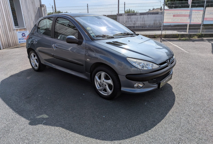 Peugeot 206  1.6 i 16V 110  / IDEAL JEUNE CONDUCTEUR / GARANTIE 12 MOIS
