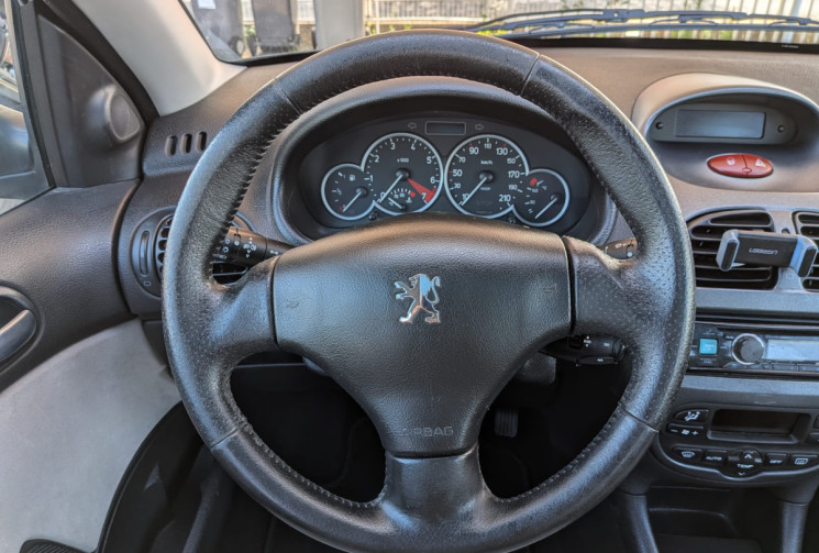 Peugeot 206  1.6 i 16V 110  / IDEAL JEUNE CONDUCTEUR / GARANTIE 12 MOIS