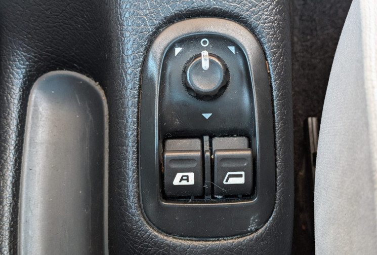 Peugeot 206  1.6 i 16V 110  / IDEAL JEUNE CONDUCTEUR / GARANTIE 12 MOIS