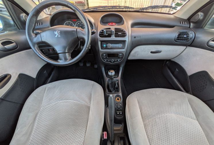 Peugeot 206  1.6 i 16V 110  / IDEAL JEUNE CONDUCTEUR / GARANTIE 12 MOIS