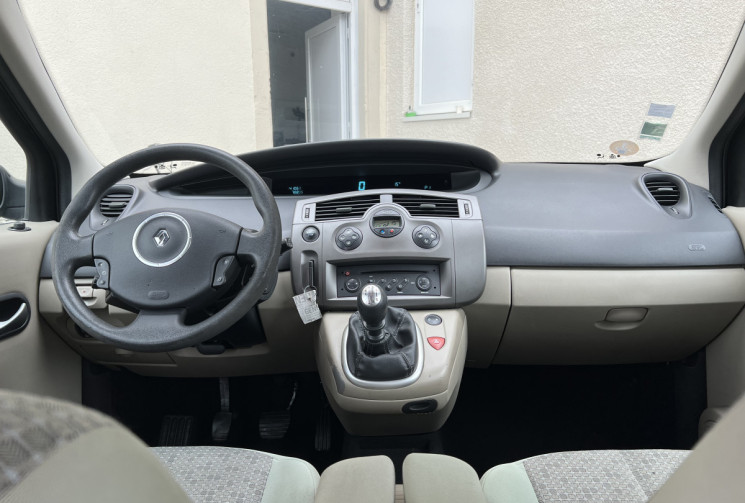 Renault Scénic II 1.5 dCi 105 CH