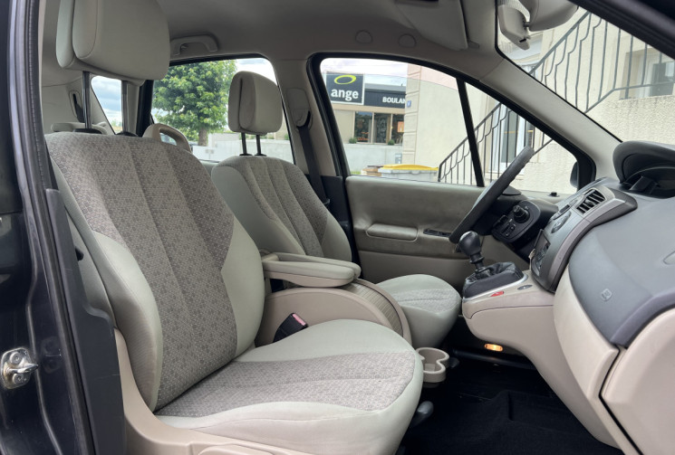 Renault Scénic II 1.5 dCi 105 CH