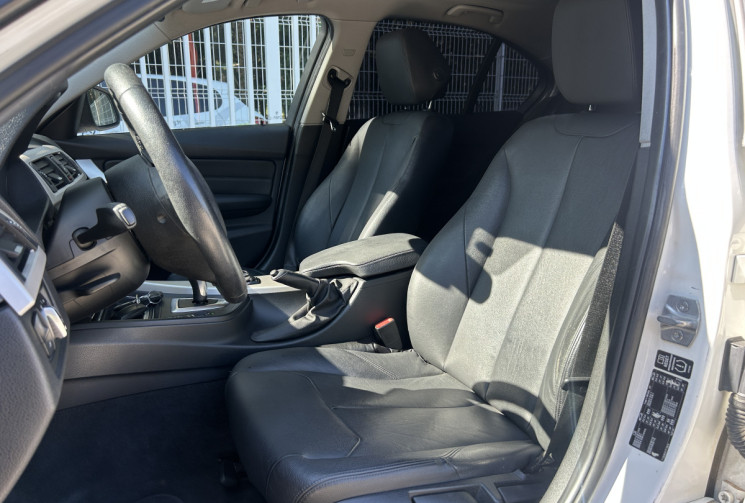 BMW Série 3 (F30) Berline 320d 2.0 d 184 business Bluetooth / Radar arrière / moteur à chaîne 