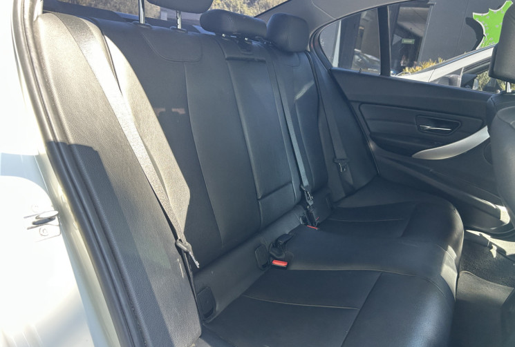 BMW Série 3 (F30) Berline 320d 2.0 d 184 business Bluetooth / Radar arrière / moteur à chaîne 