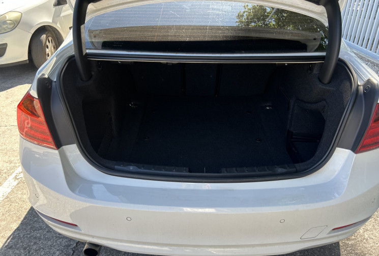 BMW Série 3 (F30) Berline 320d 2.0 d 184 business Bluetooth / Radar arrière / moteur à chaîne 