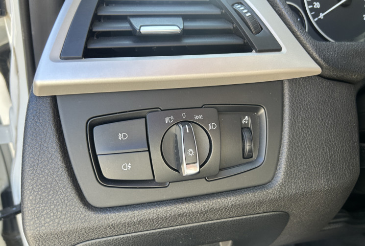 BMW Série 3 (F30) Berline 320d 2.0 d 184 business Bluetooth / Radar arrière / moteur à chaîne 