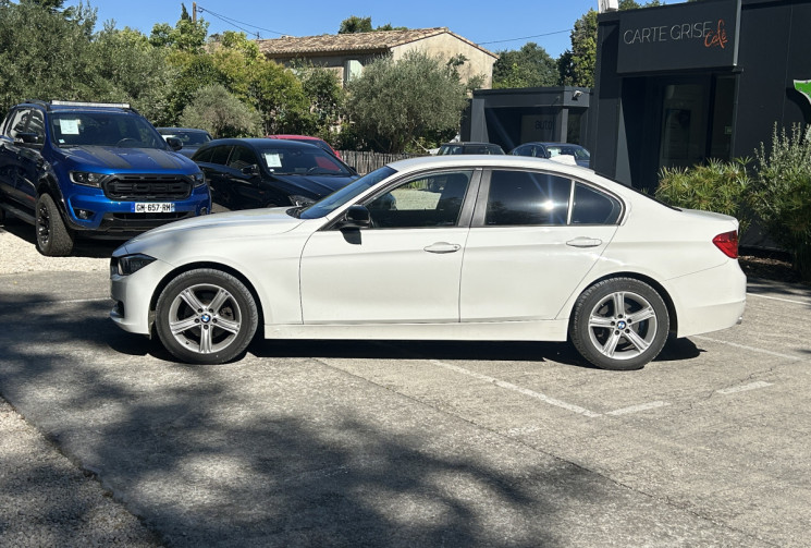 BMW Série 3 (F30) Berline 320d 2.0 d 184 business Bluetooth / Radar arrière / moteur à chaîne 