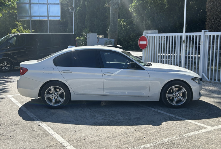 BMW Série 3 (F30) Berline 320d 2.0 d 184 business Bluetooth / Radar arrière / moteur à chaîne 