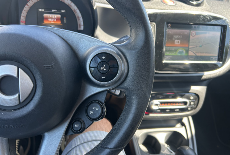 SMART FORFOUR II 0.9 90 Ch PASSION TWINAMIC BVA6 * 1ER MAIN * GPS