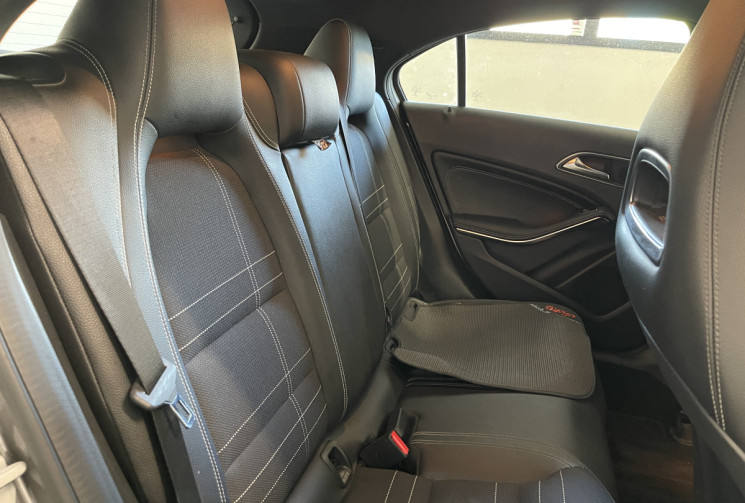 Mercedes Classe A 180 Intuition // Ligne échappement sport 