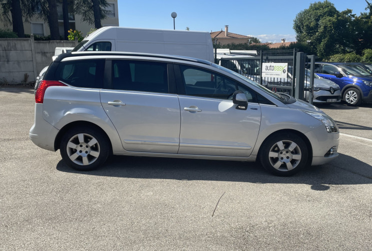 Peugeot 5008 1.6 / 112 CH / FAMILY