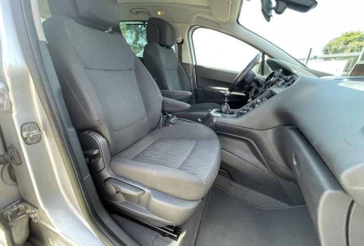Peugeot 5008 1.6 / 112 CH / FAMILY
