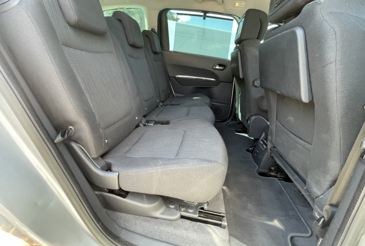 Peugeot 5008 1.6 / 112 CH / FAMILY