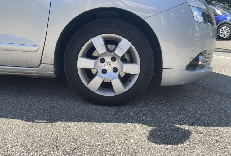 Peugeot 5008 1.6 / 112 CH / FAMILY