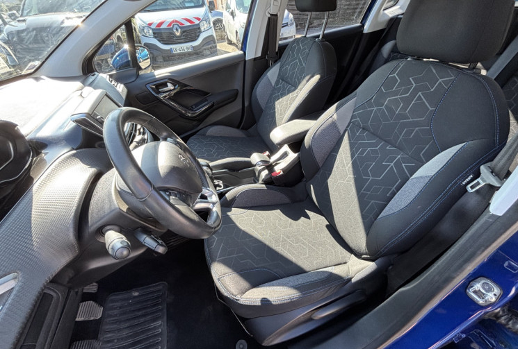 Peugeot 2008 1.5 BlueHDi / 102 ch / Signature