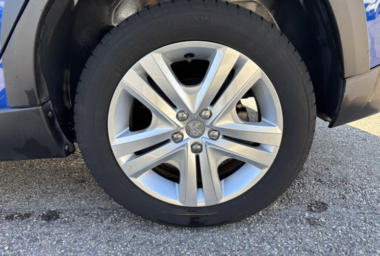 Peugeot 2008 1.5 BlueHDi / 102 ch / Signature
