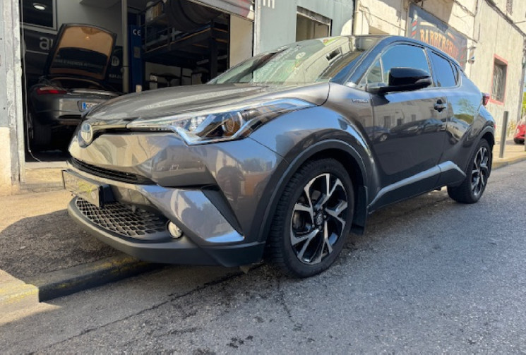 Toyota C-HR design 122HSD Hybrid 2WD 99 cv origine France 3em main 