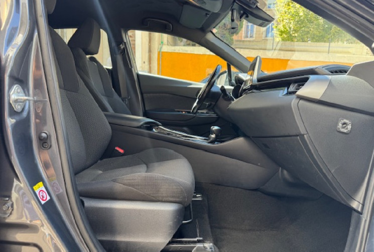 Toyota C-HR design 122HSD Hybrid 2WD 99 cv origine France 3em main 