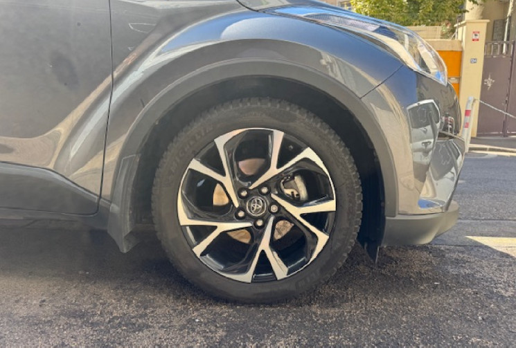 Toyota C-HR design 122HSD Hybrid 2WD 99 cv origine France 3em main 