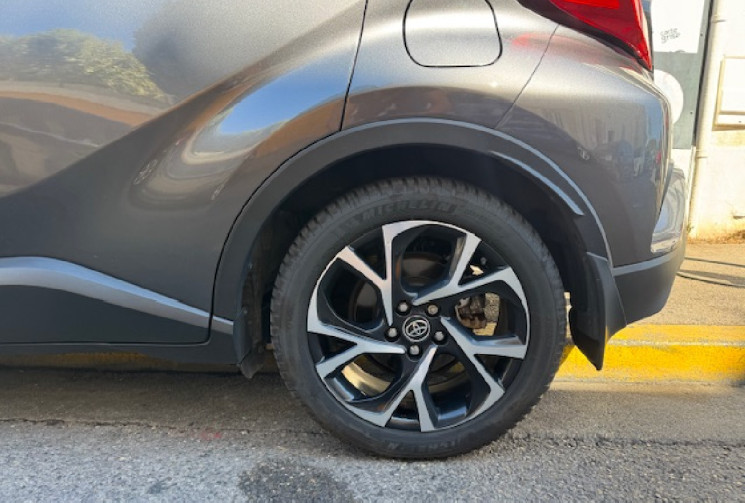 Toyota C-HR design 122HSD Hybrid 2WD 99 cv origine France 3em main 