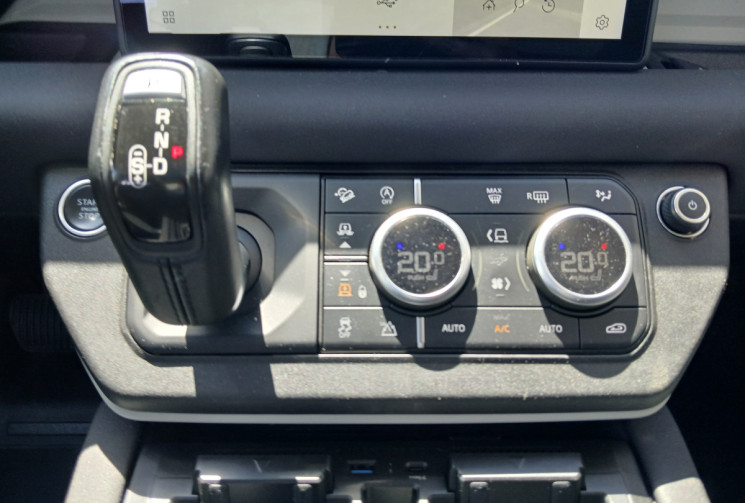 Land-Rover Defender II 110 D240 SD4 2.0 TDCI 4WD FIRST EDITION