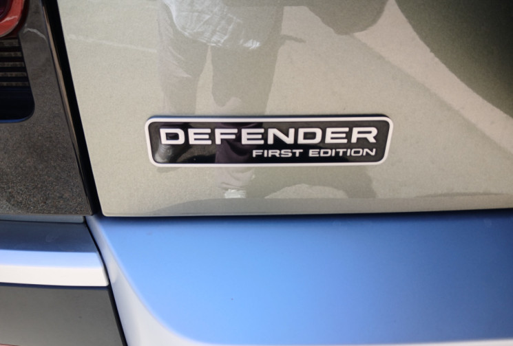 Land-Rover Defender II 110 D240 SD4 2.0 TDCI 4WD FIRST EDITION