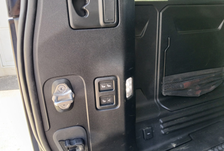 Land-Rover Defender II 110 D240 SD4 2.0 TDCI 4WD FIRST EDITION