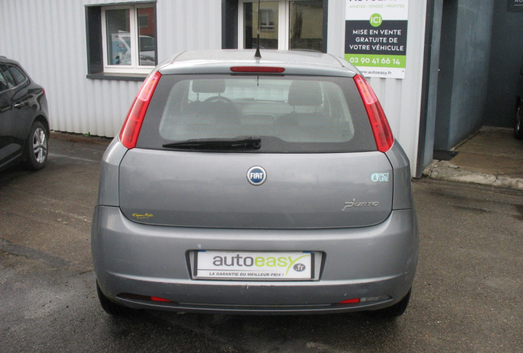 FIAT GRANDE PUNTO 1.3 JTD 75  5 PORTES POUR PRO DE L'AUTO MARCHAND