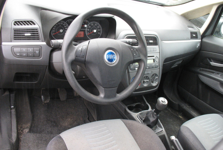 FIAT GRANDE PUNTO 1.3 JTD 75  5 PORTES POUR PRO DE L'AUTO MARCHAND