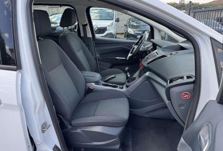 Ford GRAND C-MAX 125 CH / TITANIUM / 7 PLACES 