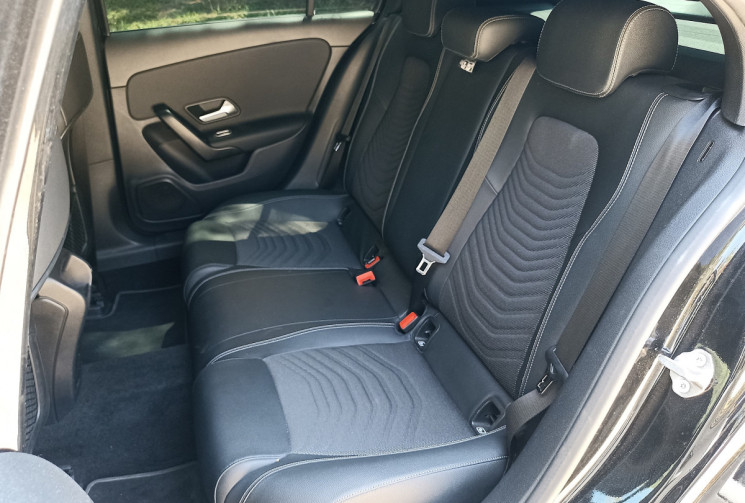 Mercedes Classe A A180 136 CH Progressive line - Grand écran - Cuir