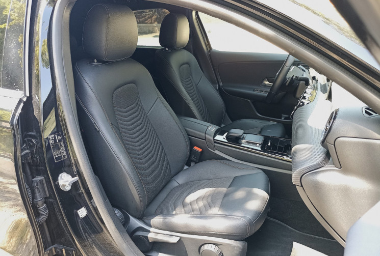 Mercedes Classe A A180 136 CH Progressive line - Grand écran - Cuir