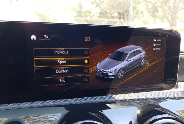 Mercedes Classe A A180 136 CH Progressive line - Grand écran - Cuir