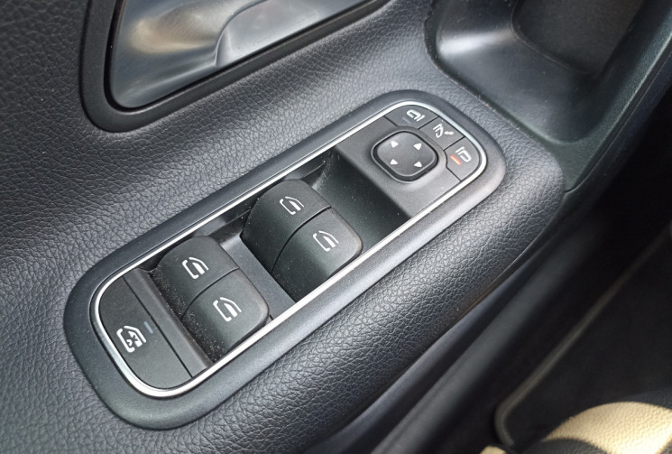 Mercedes Classe A A180 136 CH Progressive line - Grand écran - Cuir