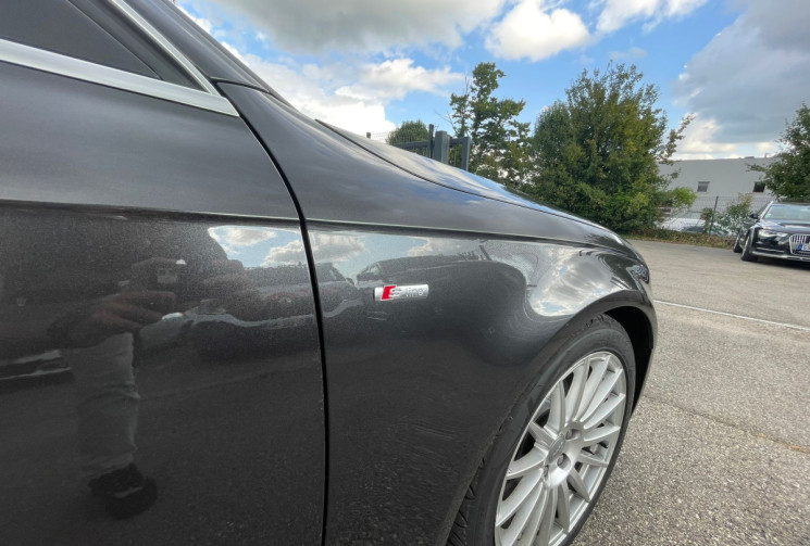 Audi A4 2.0 TDI / 143 CH / S LINE