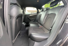 Audi A4 2.0 TDI / 143 CH / S LINE