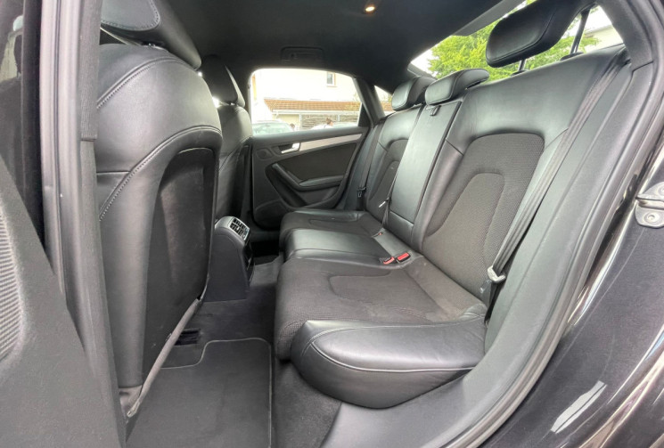 Audi A4 2.0 TDI / 143 CH / S LINE