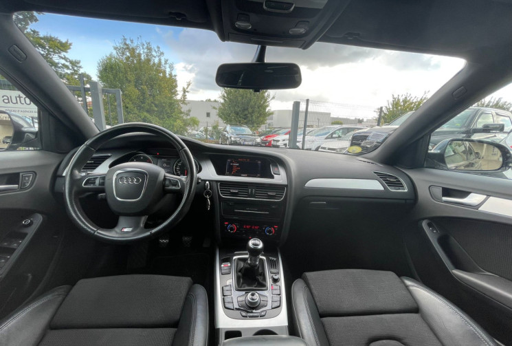 Audi A4 2.0 TDI / 143 CH / S LINE