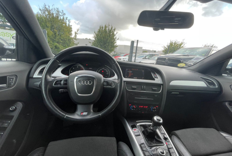 Audi A4 2.0 TDI / 143 CH / S LINE
