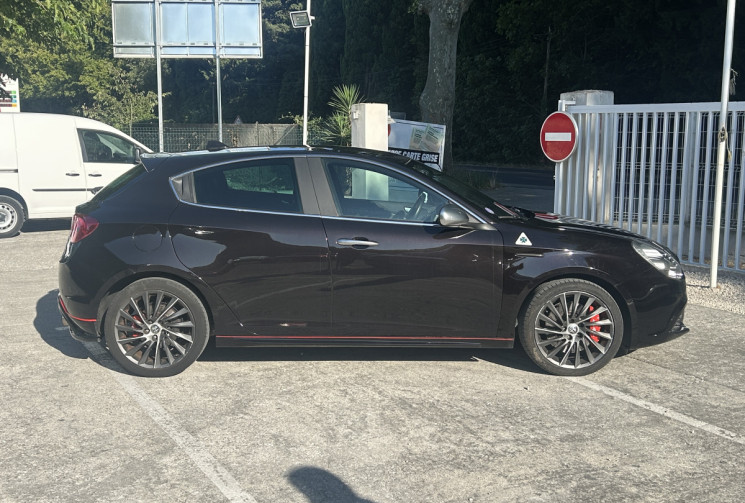 Alfa Romeo GIULIETTA III QV 1750 TBi 235 Quadrifoglio Caméra de recul / Carplay / Distri changée