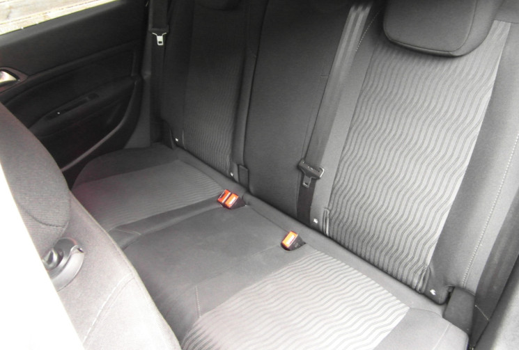 Peugeot 308 308 SW 1.6 BLUEHDI 120CH ACTIVE DISTRIBUTION OK