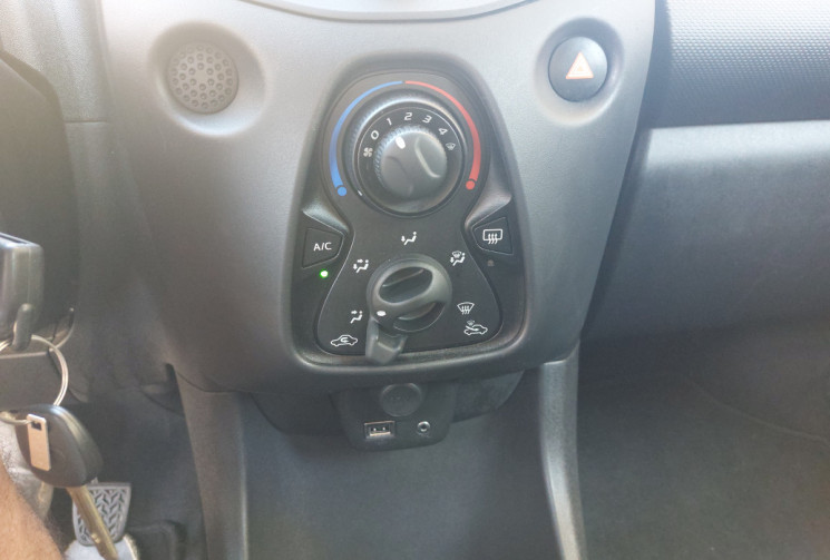 Toyota Aygo 1.0 vvti 72 ch X black