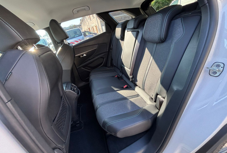 Peugeot 3008 1.5 BlueHDi 130 CH / EAT8 / ALLURE