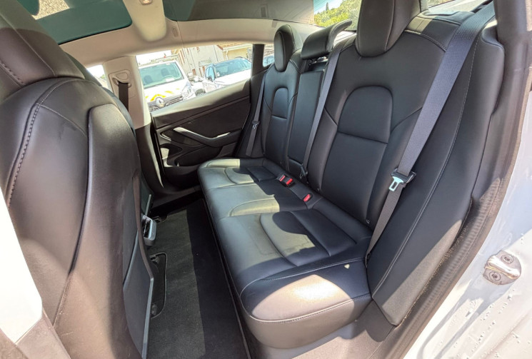 Tesla Model 3 STANDARD RANGE PLUS / 275 ch / RWD