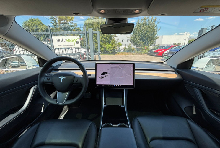 Tesla Model 3 STANDARD RANGE PLUS / 275 ch / RWD