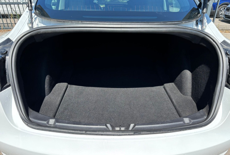 Tesla Model 3 STANDARD RANGE PLUS / 275 ch / RWD