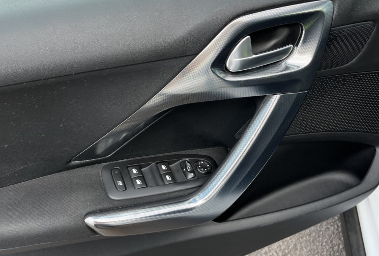 Peugeot 2008 5HB 1.6 VTi 120 cv